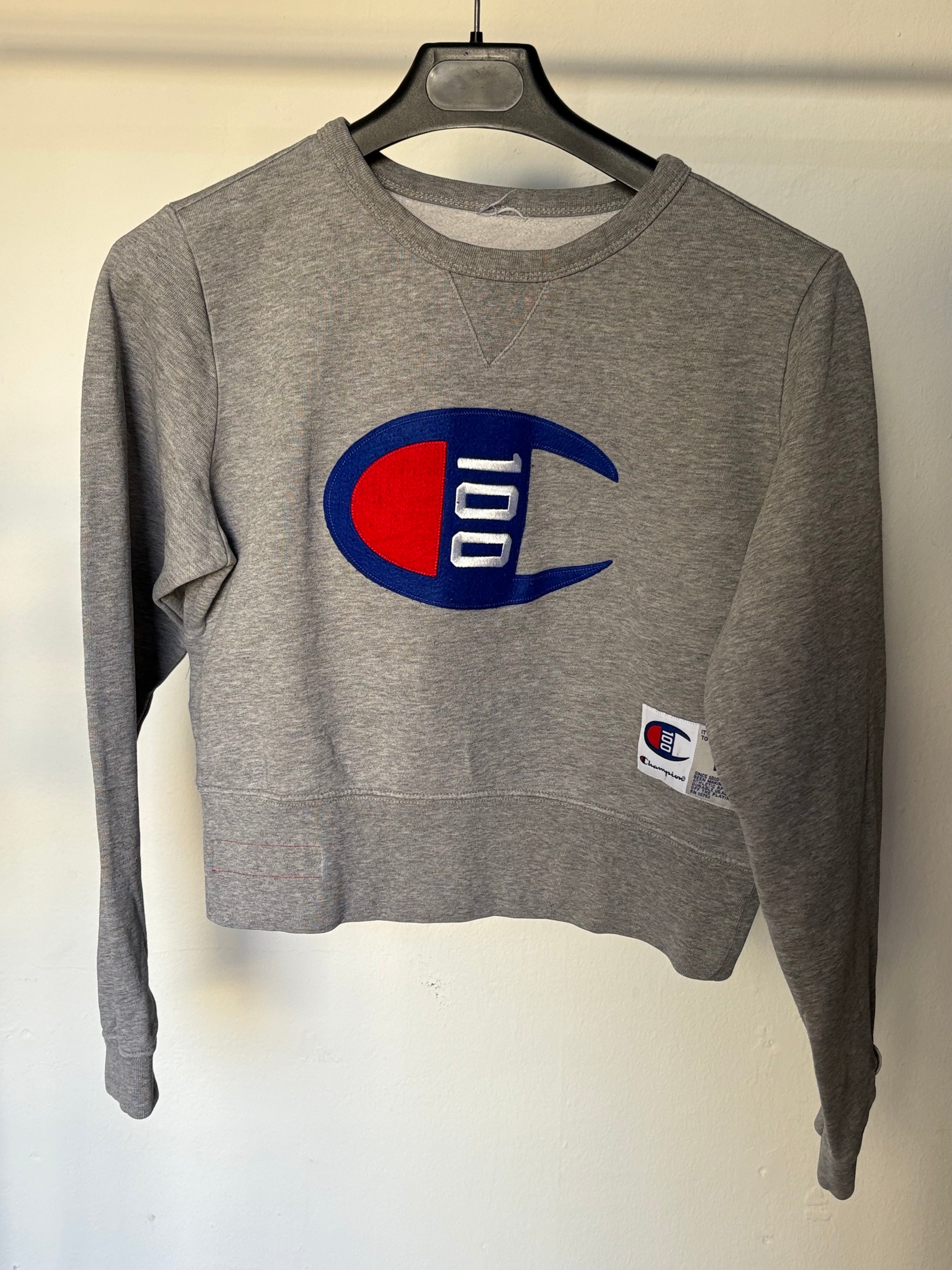 Sudadera cropped Champion 100 aniversario gris